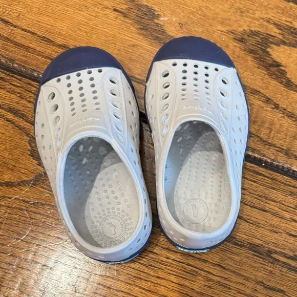NWOT Toddler Boys Native Shoes Size 5 - Picture 5 of 8